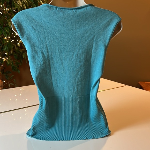🌼CEST CITY LIGHT BLUE V NECK TOP WITH SEQUINS - SIZE SMALL🌼 - Picture 10 of 14